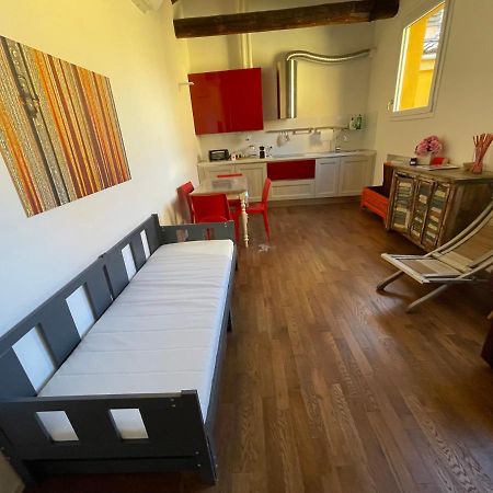 Red Appartamento Immerso Tra Le Mura Bolognesi Luaran gambar
