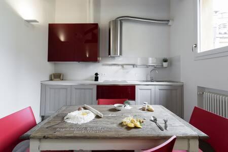 Red Appartamento Immerso Tra Le Mura Bolognesi Luaran gambar