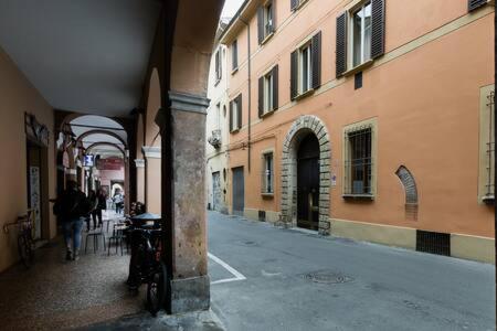 Red Appartamento Immerso Tra Le Mura Bolognesi Luaran gambar