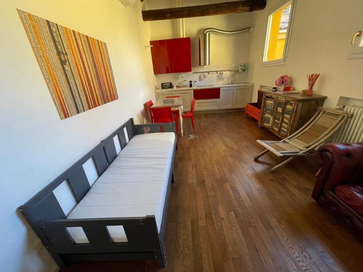 Red Appartamento Immerso Tra Le Mura Bolognesi Luaran gambar